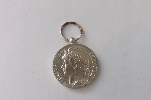 Military badge medal french - /,
