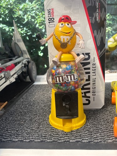 Rapper singer plastic - m&m's,