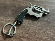 Vintage Revolver Gun Keychain – Realistic Metal Pistol, Silver Finish, Novelty
