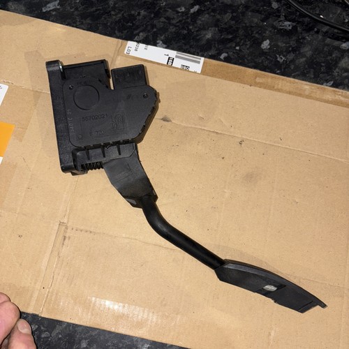 Vauxhall corsa accelerator - d,