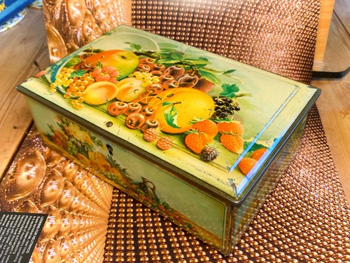 Superb green vintage sweet - , tin