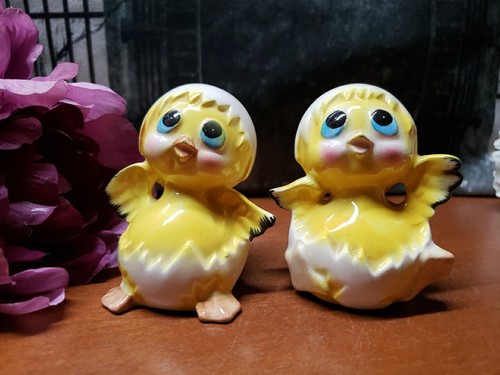 Vintage baby chicks - baby, hatching