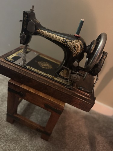 Singer mechanical hand crank - mechanical,