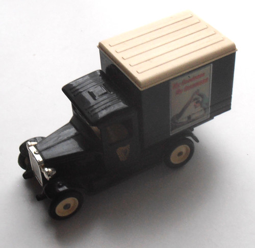 Lledo guinness ford - ford, truck