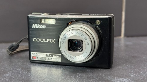 Nikon coolpix s560 0mp - coolpix,