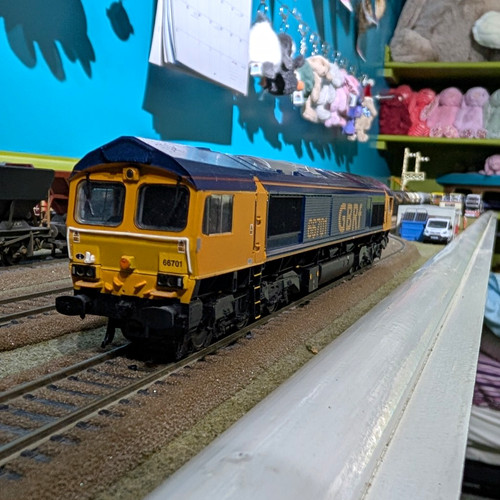 Bachman 727 class - 32-727, 66