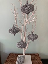 BEAUTIFUL SILVER CHRISTMAS DECORATIONS 5 TINSEL OPEN CAGE BAUBLES LARGE SIZE VGC