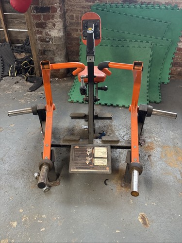 Seated row machine - seated,
