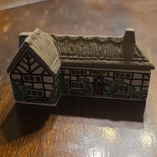 Wade england miniature ceramic - miniature,
