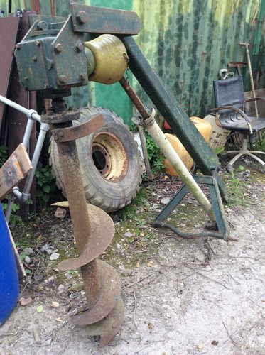 Lister tractor mounted post - lister,
