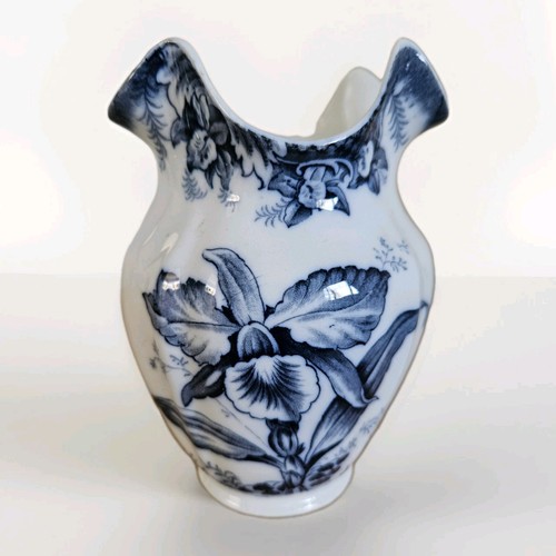 Wedgwood vase blue - wedgwood,