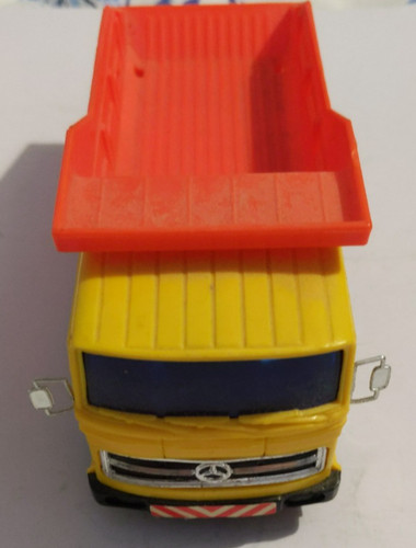 Lucky mercedes benz tipper - -mercedes,