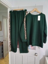 Ladies Lounge Suit Size 22/24