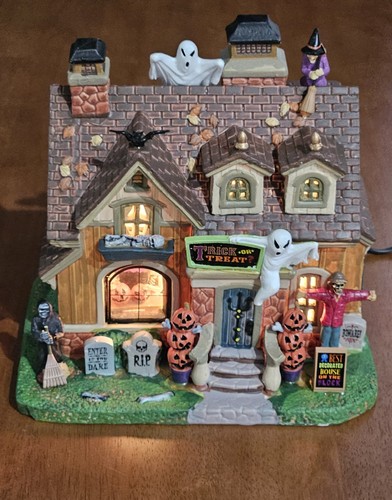 Lemax 2019 spooky town - lemax,