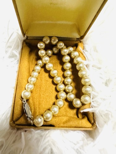Vintage style simulated pearl - style,