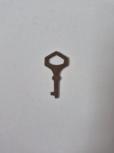 Vintage flat key very fine - flat,