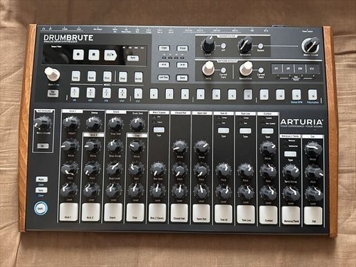 Arturia drumbrute analog - arturia,