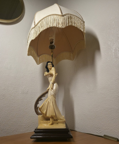Vintage lady figurine table - vintage,
