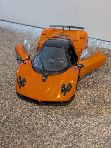 Mondo motors pagani zonda - 1:18,
