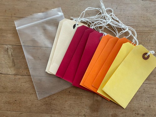 Pack stringed tags - of, /