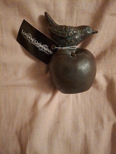 Wren apple bronze effect - on,