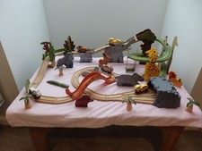 KIDKRAFT WOODEN ADVENTURE TRACK SAFARI RUN ANIMAL THEMED TRAIN SET