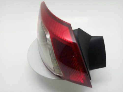 Mitsubishi lancer tail light - mitsubishi,