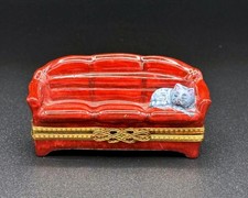 Limoges France Peint à la Main Cat on Red Sofa Trinket Box – Hand Painted