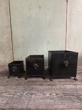 Graduated Set Of 3 Metal Planters With Lions Head Decoration With Lion Paw Feet