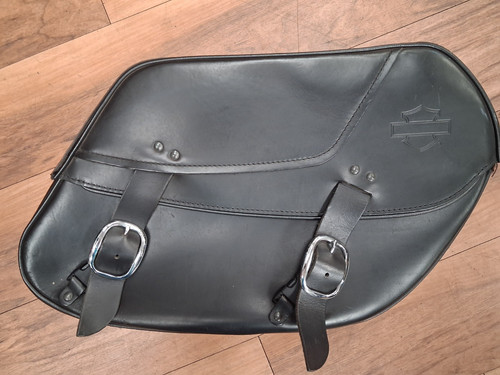 Right leather saddle bag - -,