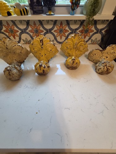 Antique set claw feet - ,