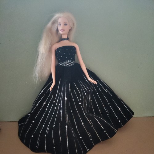 Barbie cut style 2002 doll - n,