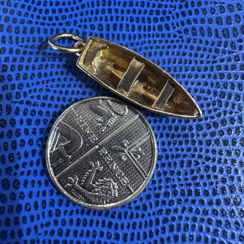 9ct yellow gold row boat - gold,