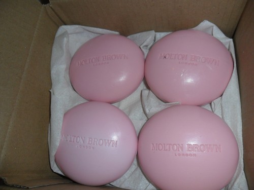 Molton brown rhubarb rose - brown,