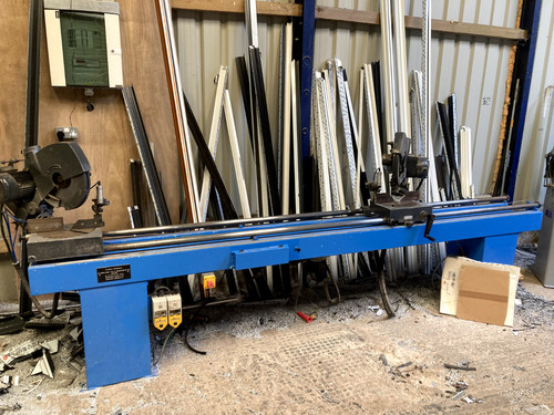 Double headed mitre saw - headed,