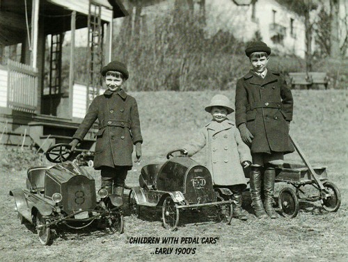 Pedal cars postcard children - *pedal, postcard-"children