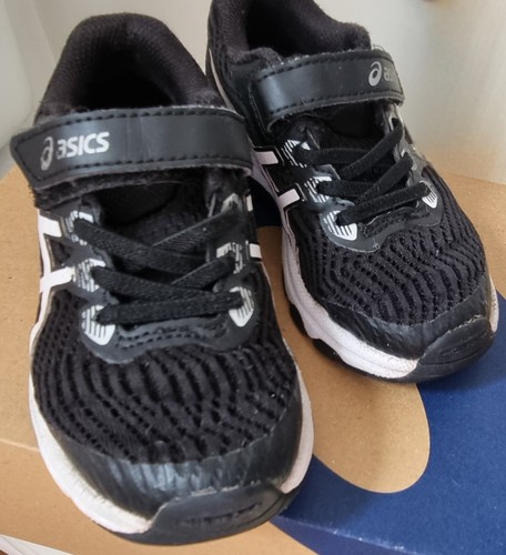 Asics 1000 black and - black,