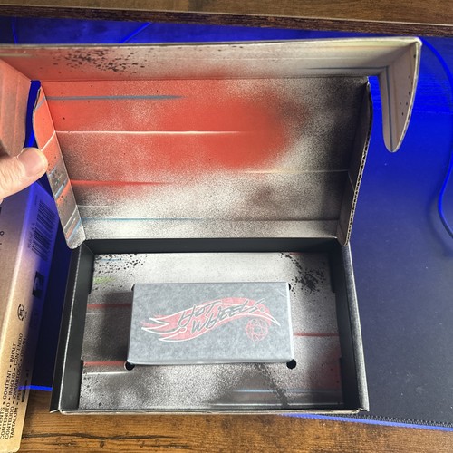 Hot wheels x futura - hot,