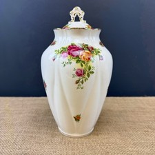 VINTAGE 1962 ROYAL ALBERT BONE CHINA OLD COUNTRY ROSES LIDDED JAR VASE URN 23CM