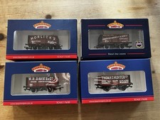 Rake of 4 Bachmann 7 Plank