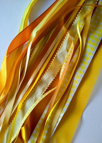 Yellow old gold ribbon - &,