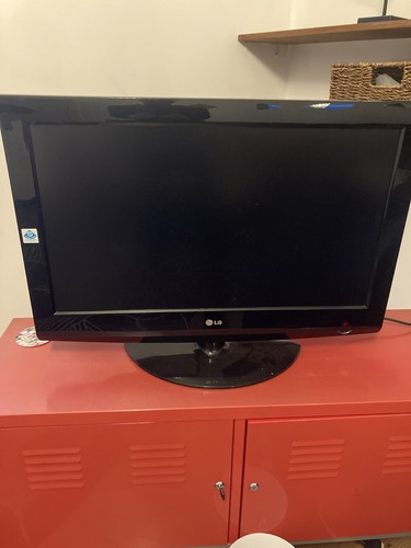 Lcd with stand - 32”,