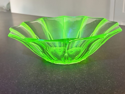 Vintage uranium glass bowl - glass,