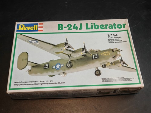 Vintage 1983 revell b24j - vintage,