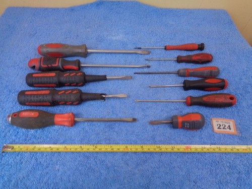 Assorted red screw - ,