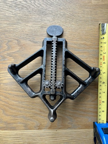 Hughes patent roller - roller, scraper