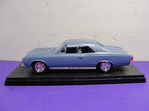 Revell 1967 built chevy - 1/25,