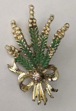 Lucky Heather Green & Gold Vintage Brooch