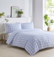 Gingham bedding light pastel