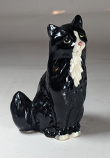BESWICK VINTAGE CAT - SEATED BLACK AND WHITE FIGURE K194 - Excellent Condition